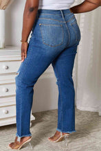 Cargar imagen en el visor de la galería, Judy Blue Full Size Distressed Raw Hem Jeans
