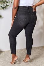 Cargar imagen en el visor de la galería, Judy Blue Full Size Tummy Control High Waist Denim Jeans
