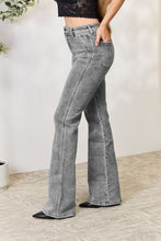 Cargar imagen en el visor de la galería, Kancan High Waist Slim Flare Jeans
