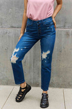 Cargar imagen en el visor de la galería, Judy Blue Melanie Full Size High Waisted Distressed Boyfriend Jeans
