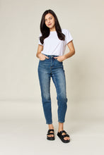 Cargar imagen en el visor de la galería, Judy Blue Full Size Tummy Control High Waist Slim Jeans
