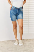 Cargar imagen en el visor de la galería, Judy Blue Full Size Tummy Control Double Button Bermuda Denim Shorts
