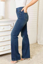 Cargar imagen en el visor de la galería, Judy Blue Full Size Elastic Waistband Slim Bootcut Jeans
