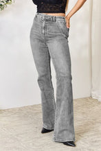 Cargar imagen en el visor de la galería, Kancan High Waist Slim Flare Jeans
