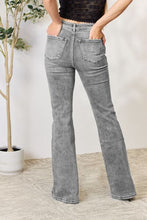 Cargar imagen en el visor de la galería, Kancan High Waist Slim Flare Jeans
