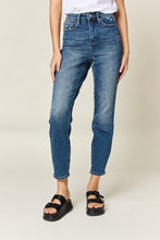 Cargar imagen en el visor de la galería, Judy Blue Full Size Tummy Control High Waist Slim Jeans
